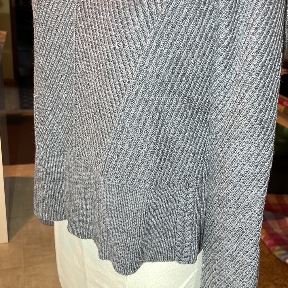 Gray sweater - Picture 4 of 6